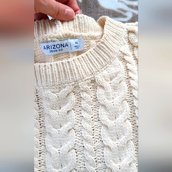 NWOT! Ivory Cable Knit Sweater Size XL - Picture 5 of 5